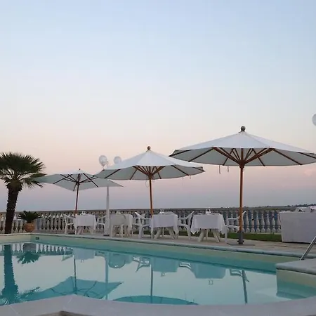 Aniana Hotel 3*