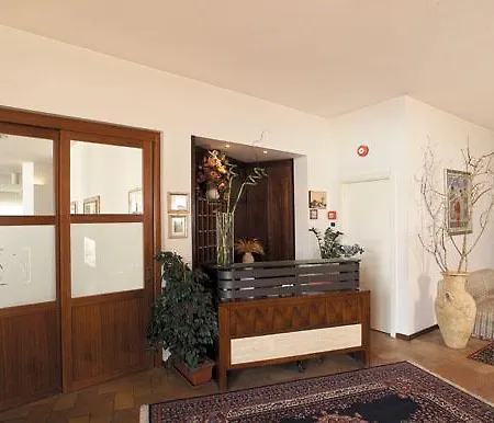 Aniana Hotel 3*